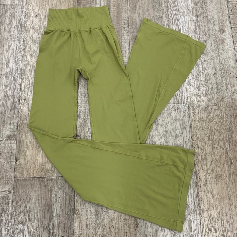 Free People Good Karma Flare Leggings Dusted Military XS/S $98 - Picture 1 of 5
